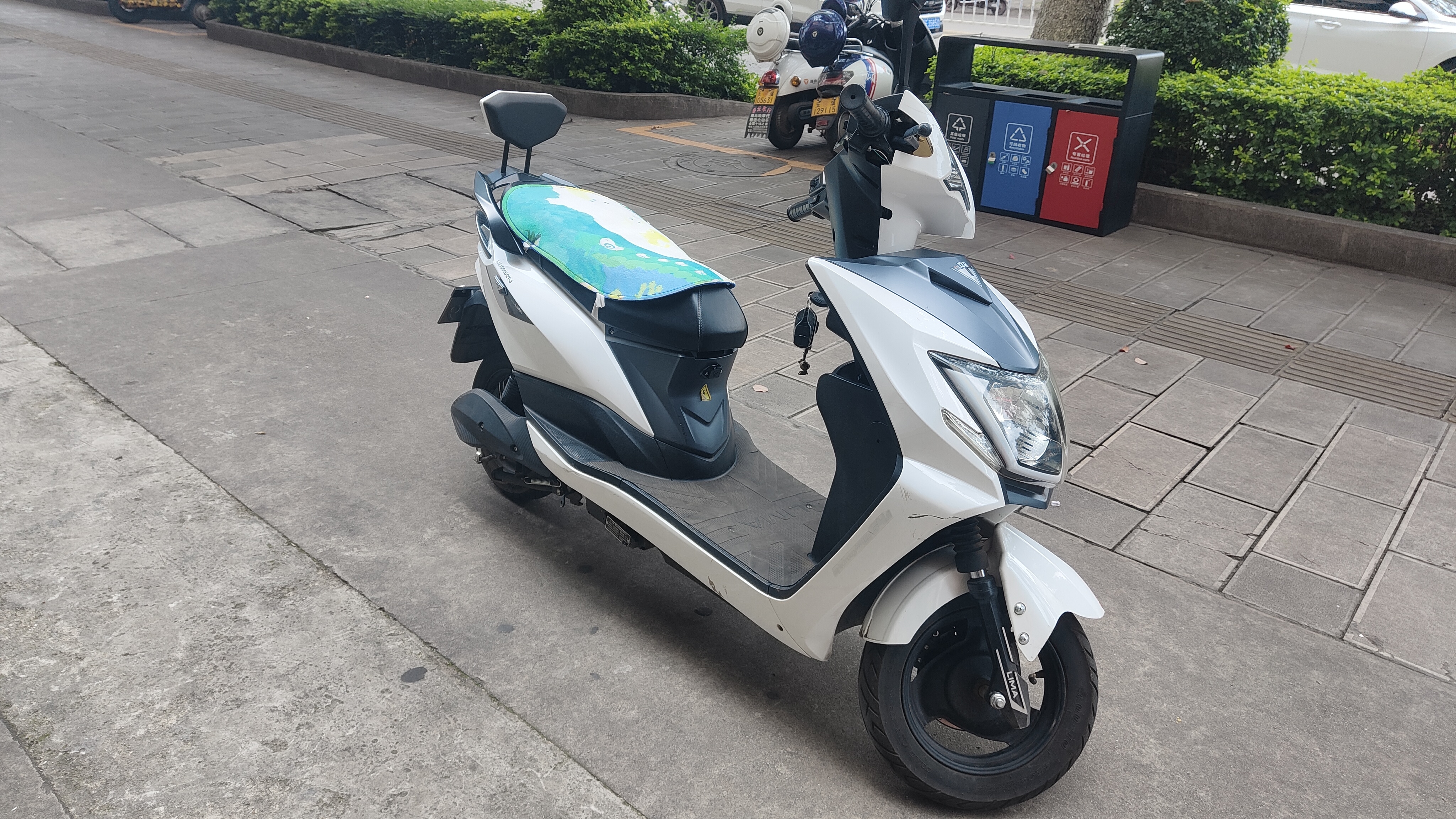 轉手電動車(注:藍牌輕便摩托車)